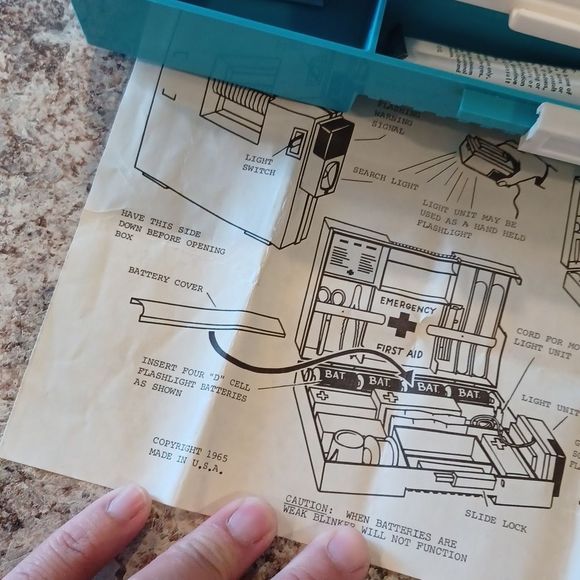 Vintage White Cross Emergency First Aid Kit~ Copyright 1965 - Picture 12 of 16